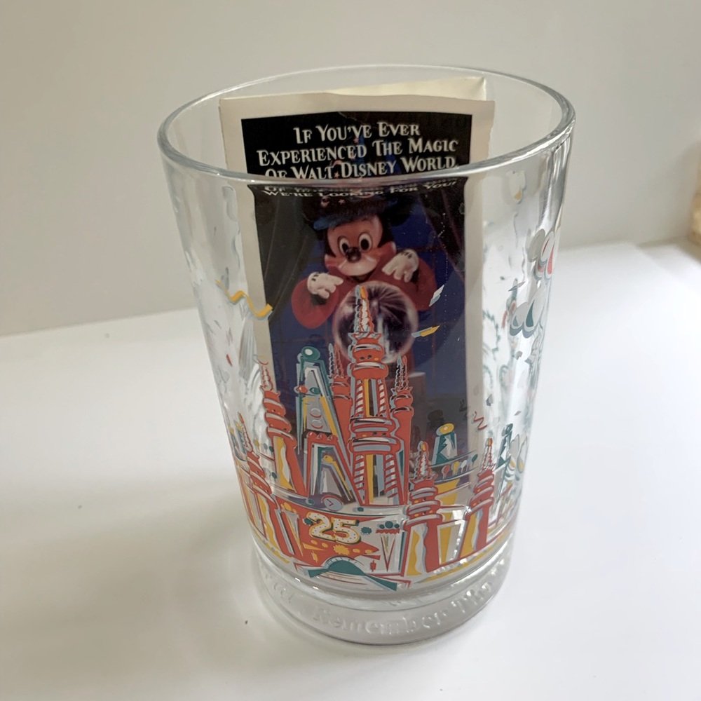 McDonald’s/Disney 25th Anniversary Magic Kingdom Glass New 1996 Donald Duck